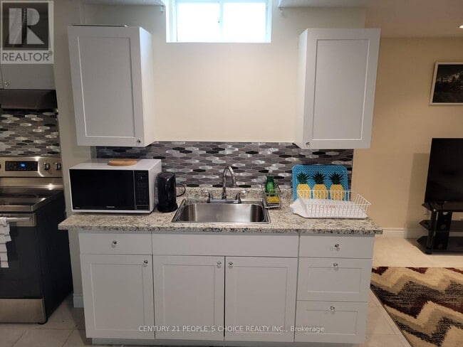 Building Photo - 2 Saddler Ave