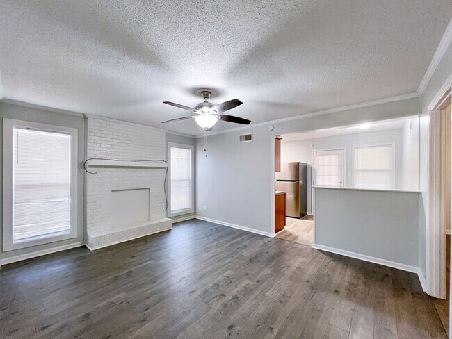 Foto del edificio - 8541 Bridgewood Dr