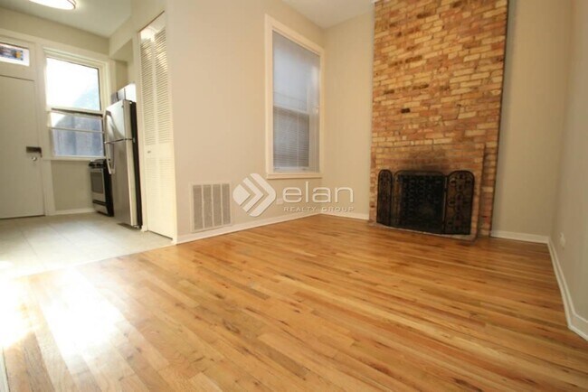 Building Photo - 2306 N Clark St