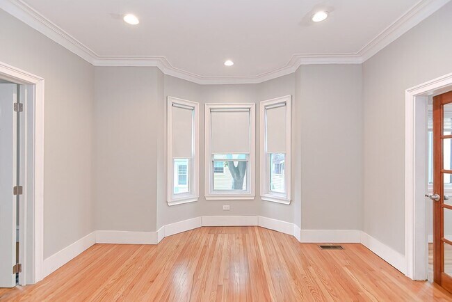 Building Photo - 134 Vine St