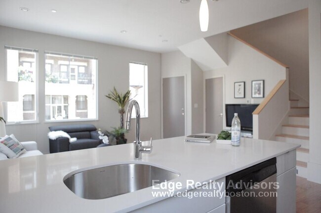 Foto del edificio - 62 Glenville Ave