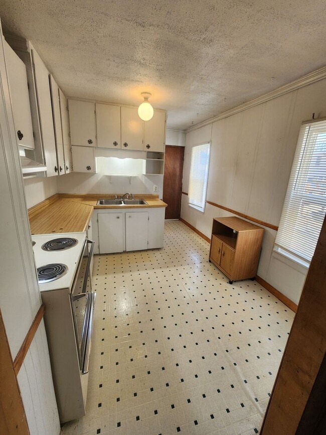 Building Photo - 207 7th Ave