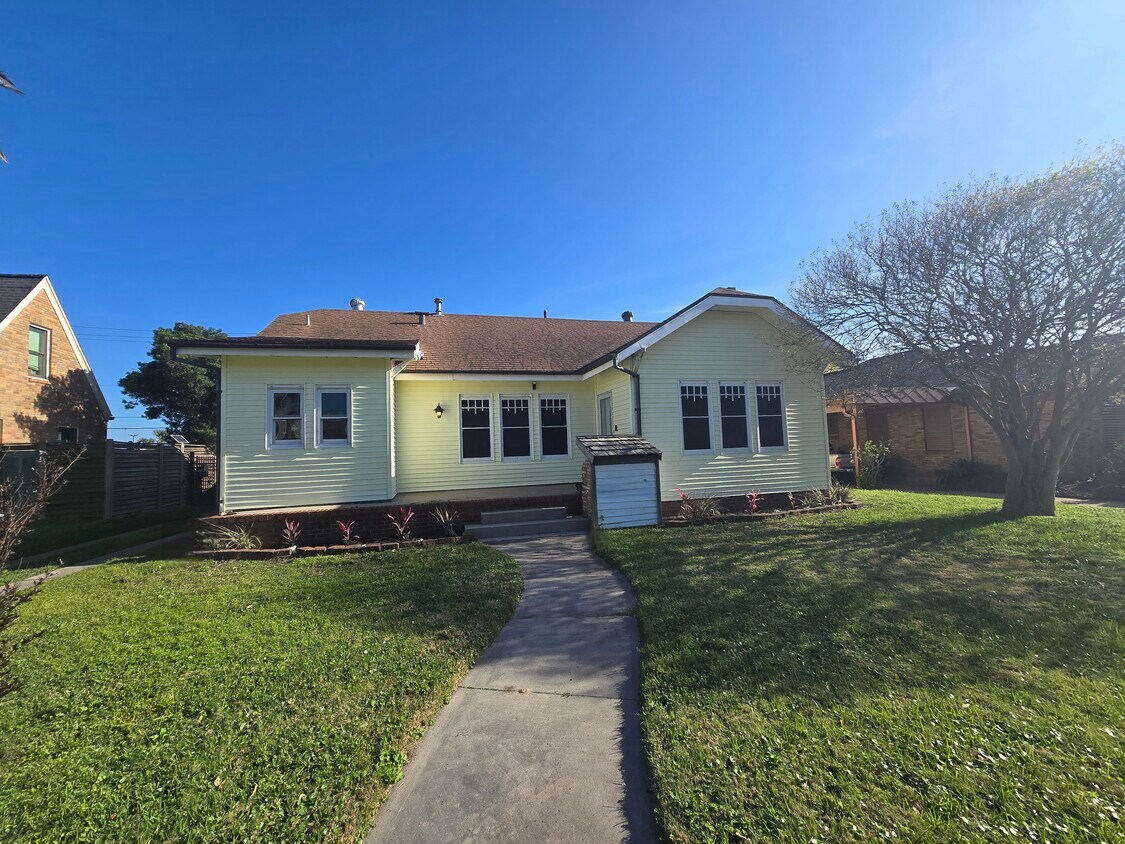 Primary Photo - 4401 Sherman Blvd
