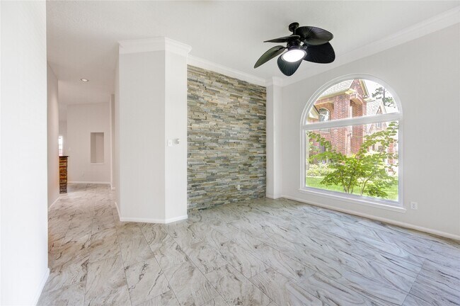 Building Photo - 15831 Laurel Cove