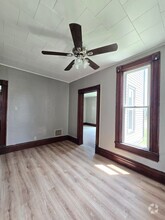 Building Photo - 930 State St