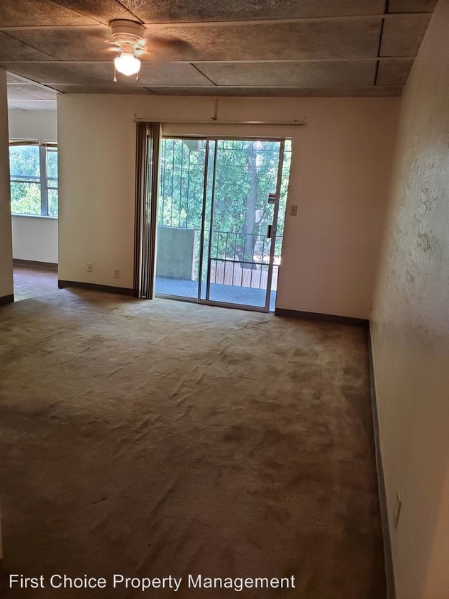 Building Photo - 1127 E Gore Blvd