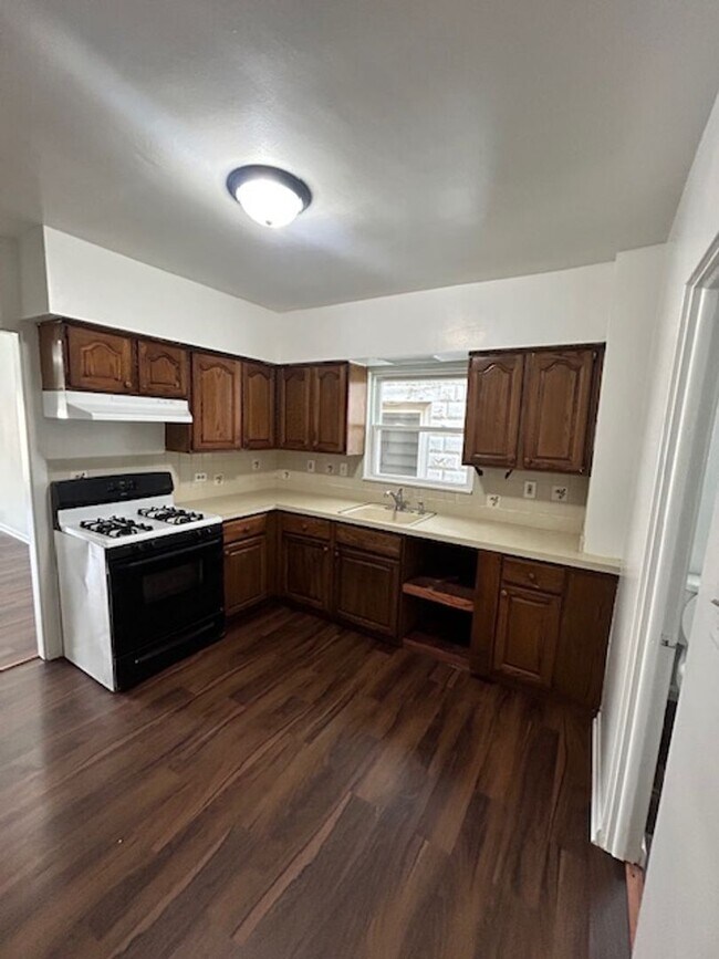 Building Photo - 912