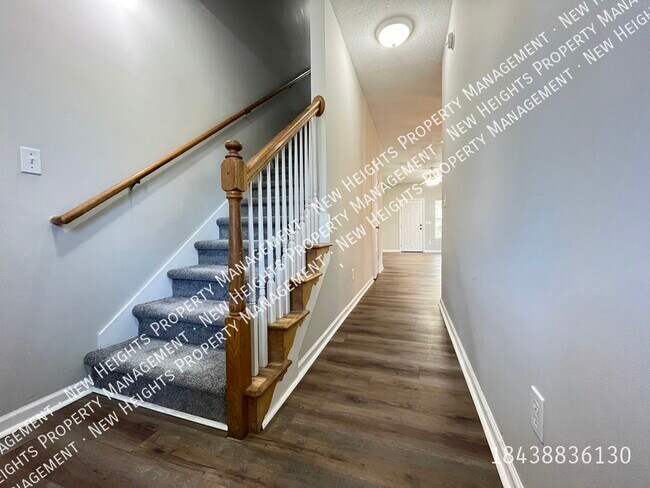 Foto del edificio - Lovely townhome in Pineland Heights!!