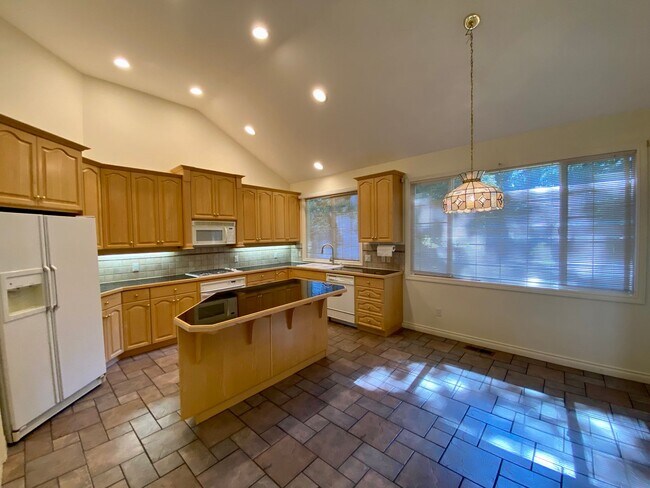 Building Photo - 8616 Blue Grouse Way
