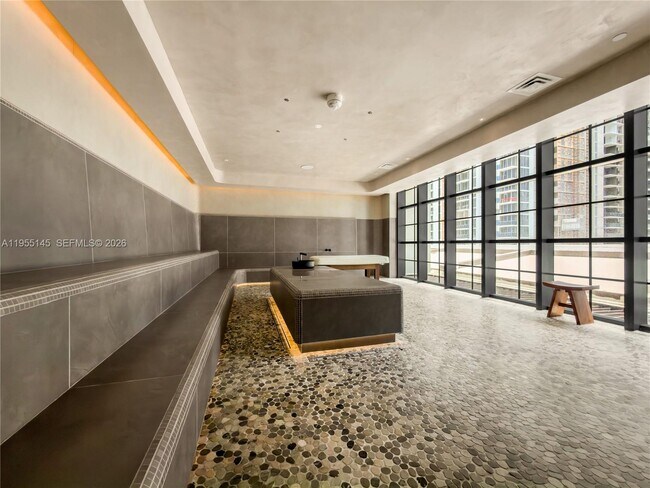 Foto del edificio - 601 NE 1st Ave