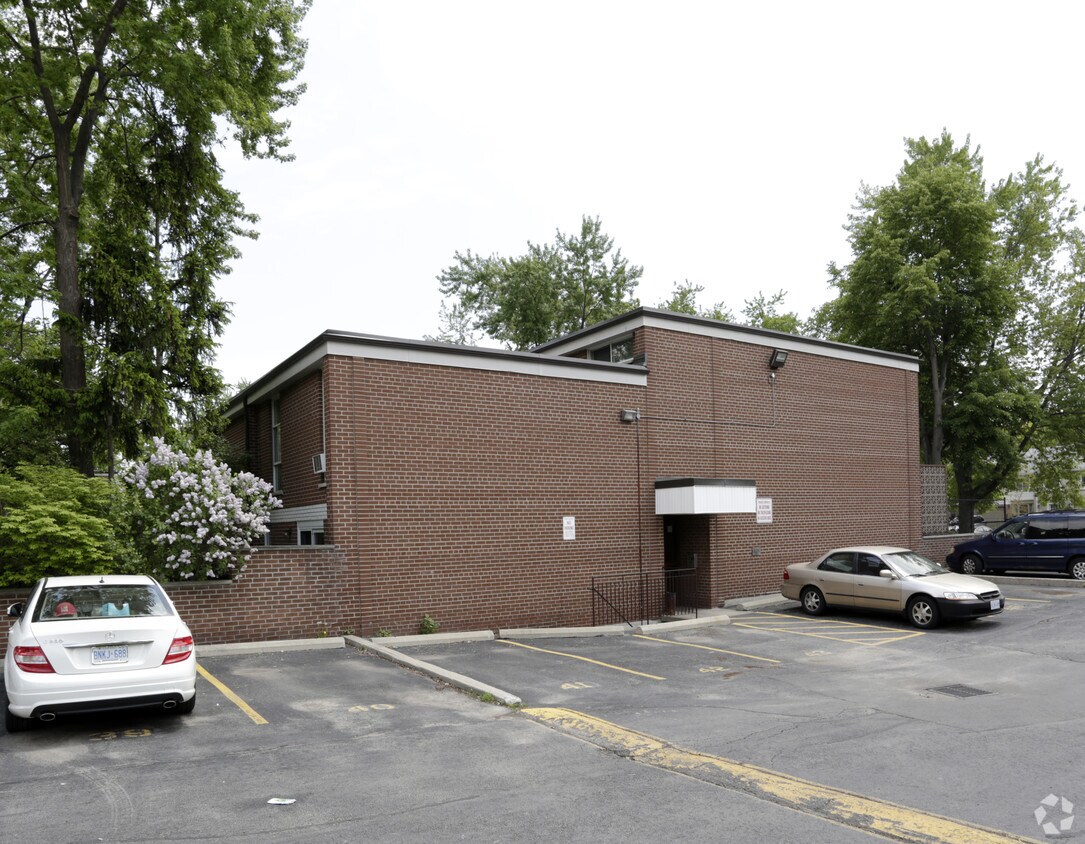 Photo du bâtiment - 3320 Ponytrail Dr