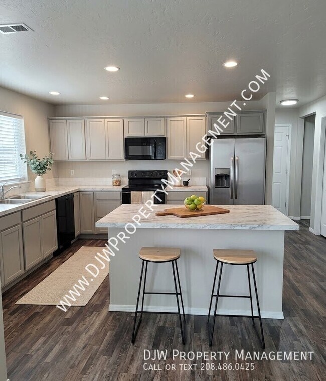 Building Photo - 994 Magic Mill Ave