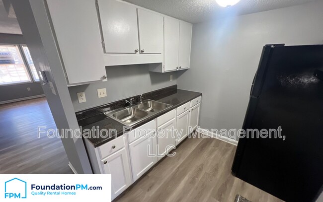 Foto del edificio - 5224 Flowering Peach Dr