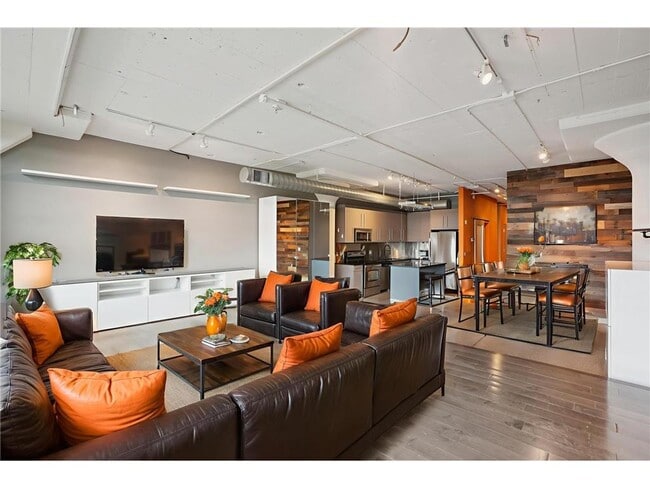 Building Photo - 2929 Chicago Ave