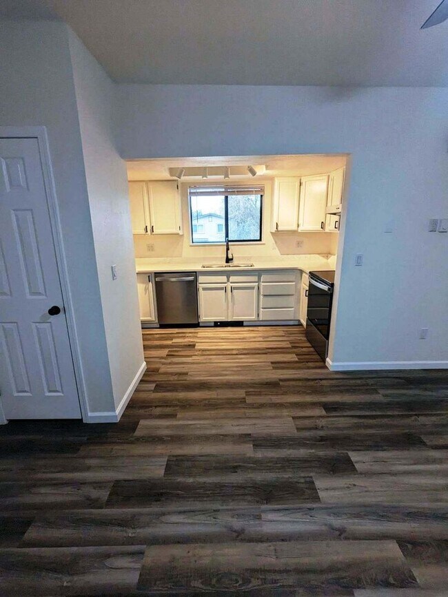 Building Photo - Whitefish Downtown 2 bedroom