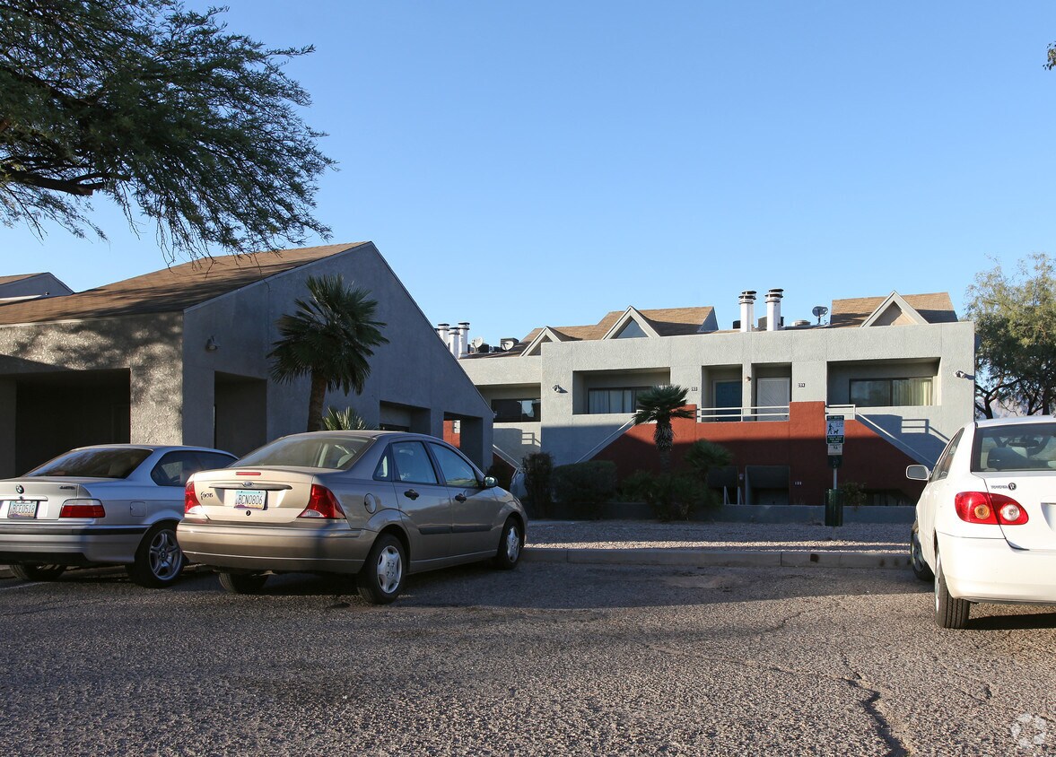 Foto del edificio - 2744 N Country Club Rd