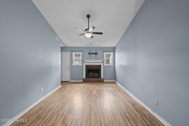Foto del edificio - 230 Cedar Ridge Ln