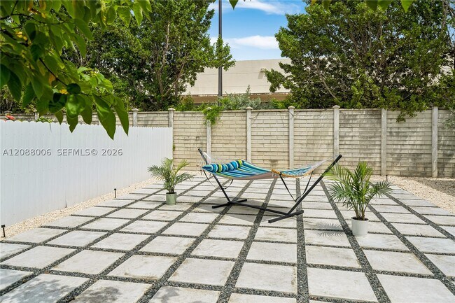 Foto del edificio - 3737 Frow Ave