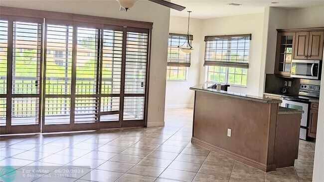 Foto del edificio - 8223 NW 127th Ln