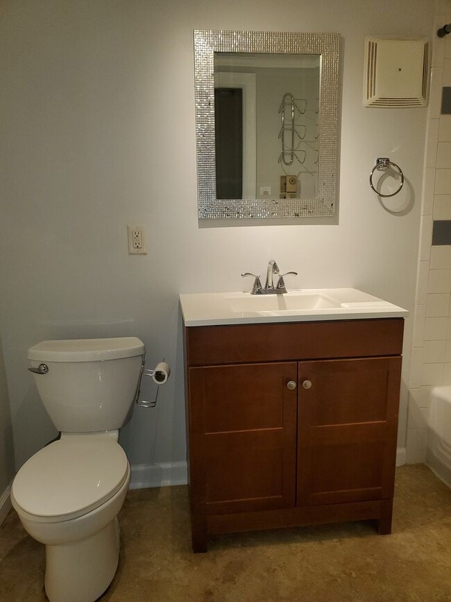 Foto del edificio - Cozy 1Bd/1Bth Upstairs Apartment in Freder...
