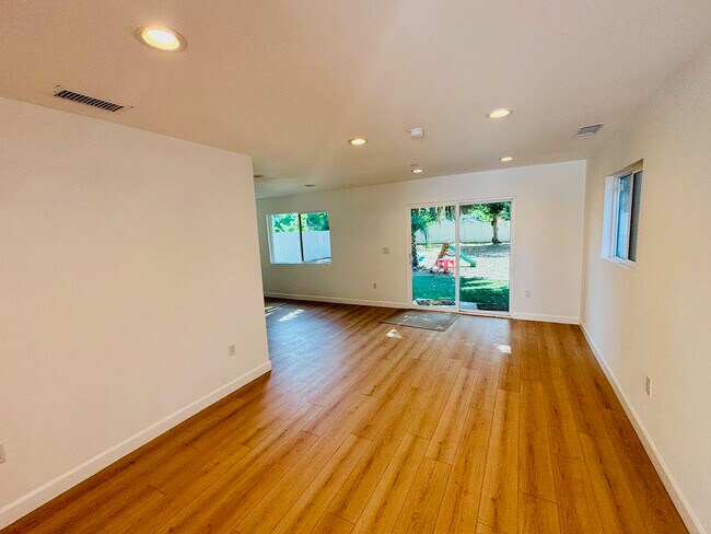 Foto del edificio - 14758 Lemay St