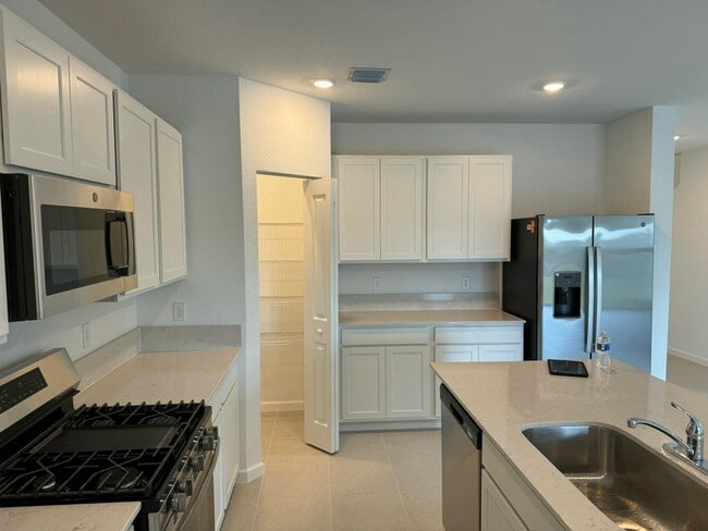 Foto del edificio - 5892 NW Sweetwood Dr