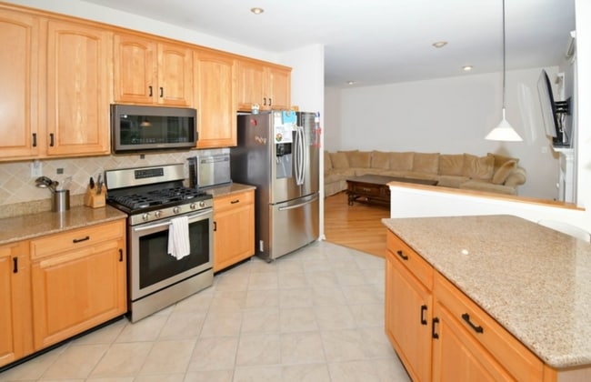 Building Photo - 25 Patriot Hill Dr