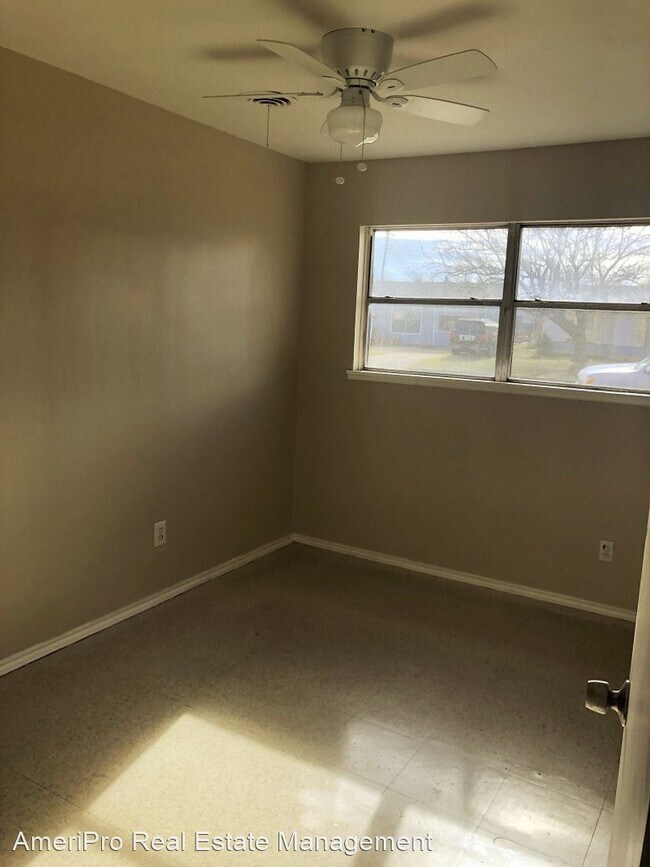 Foto del edificio - 3 br, 1 bath House - 5132 ENCINO