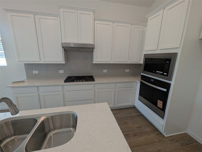 Building Photo - 7323 Blue Gentiana Ln