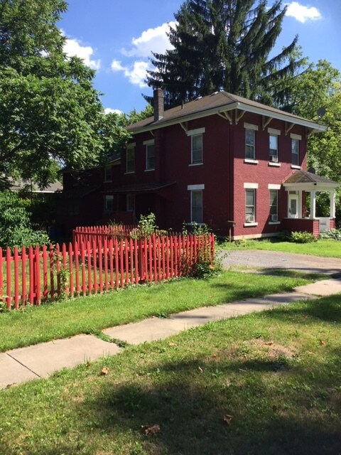 Building Photo - 700 Vine St.