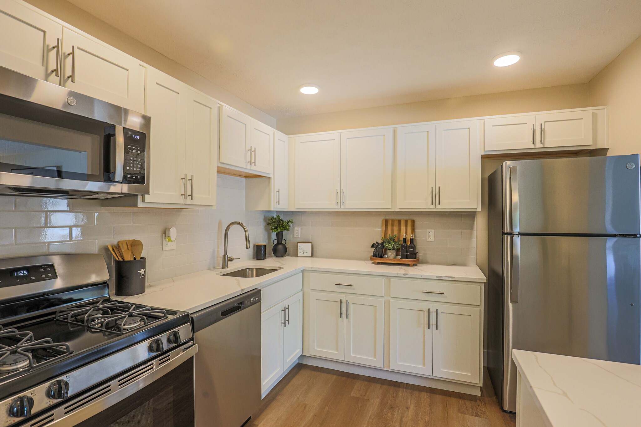 Jamestown Village Apartments – photo 5