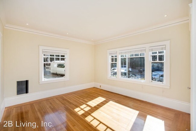 Building Photo - 333 Park View Terrace