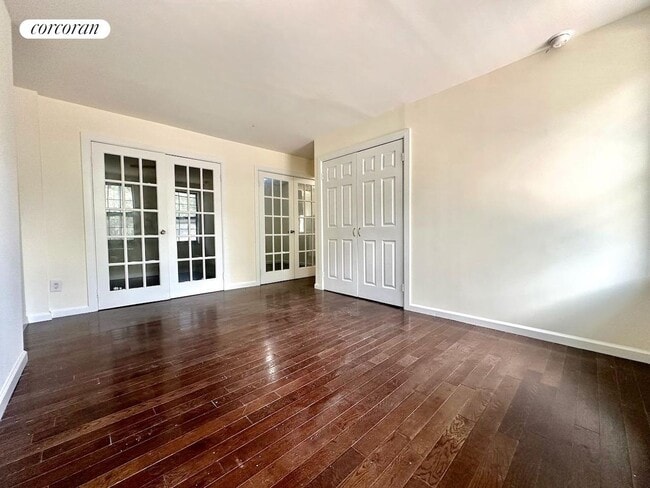 Building Photo - 155 Chrystie St