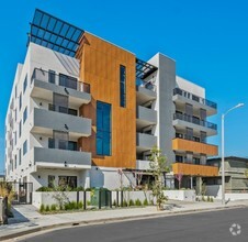 Building Photo - Bentley Apartments