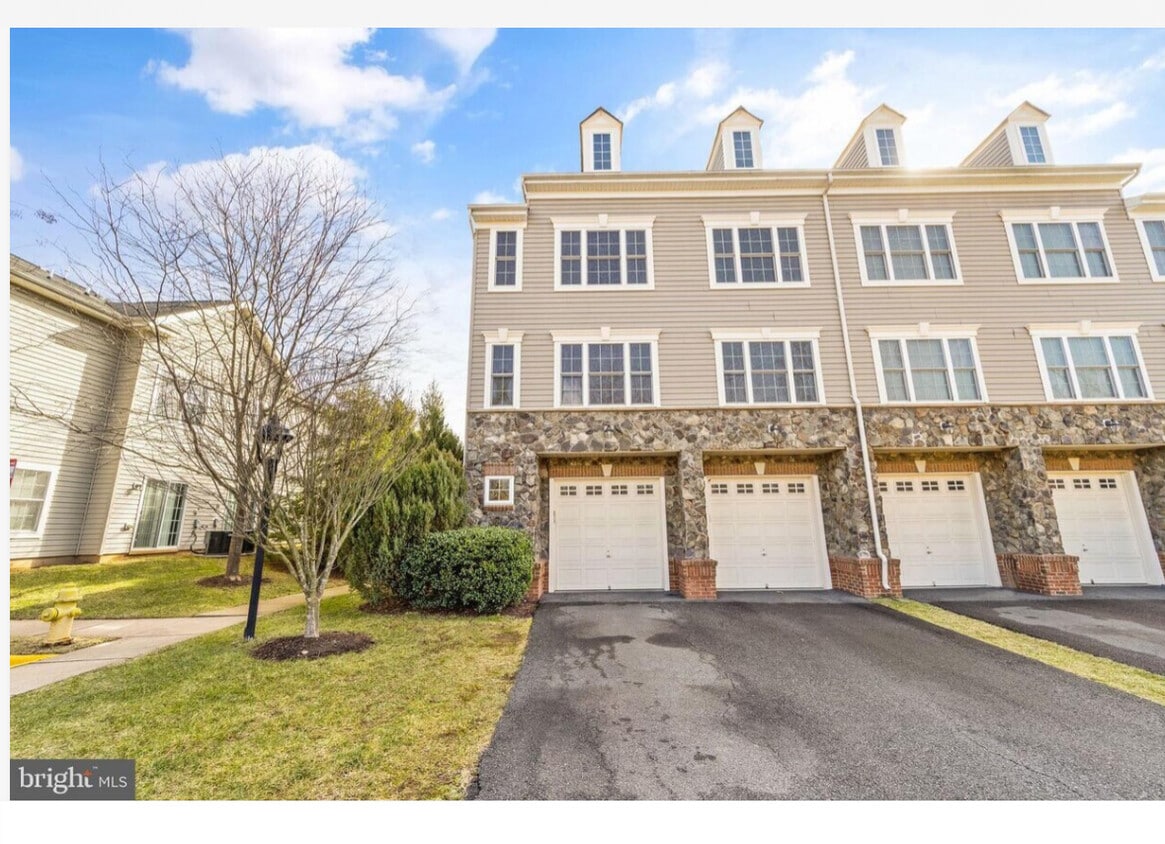 Photo - 11114 Wortham Crest Cir (Manassas, VA)