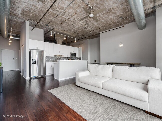 Foto del edificio - 1550 S Blue Island Ave