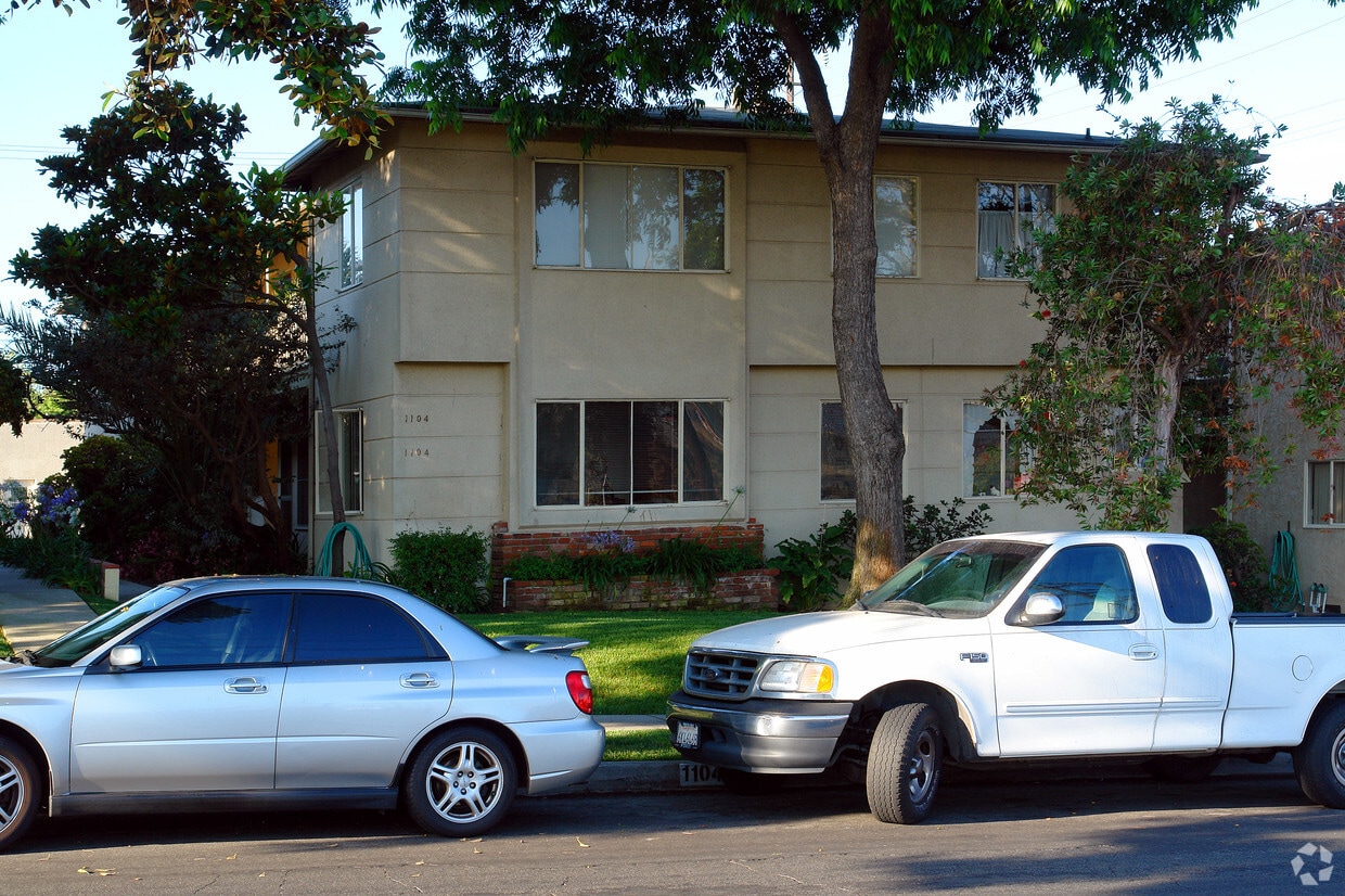 Primary Photo - 1104 E Imperial Ave