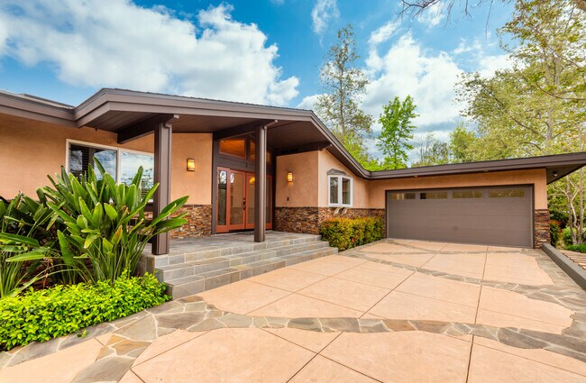 Building Photo - 28051 Balkins Dr