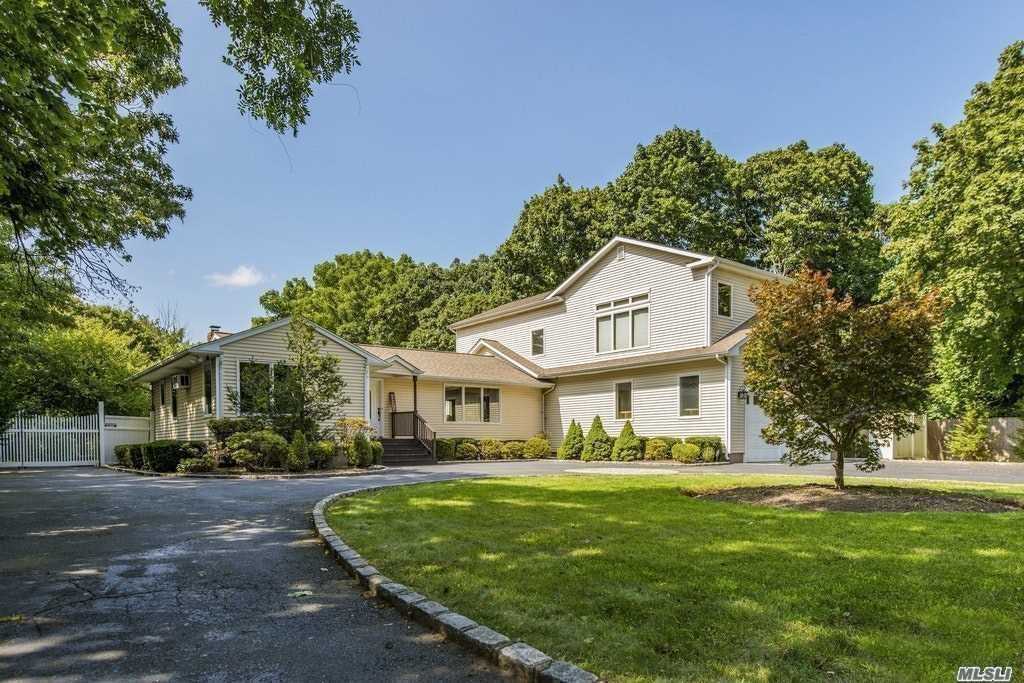 10 Maplelawn Dr, Commack, NY 11725 House Rental in Commack, NY