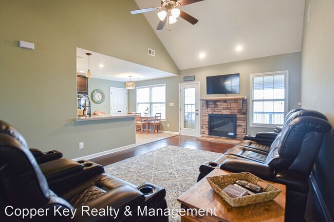 Building Photo - 5 br, 3 bath House - 992 Smoots Drive
