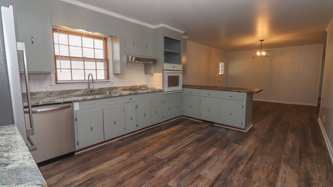 Building Photo - 725 Carlton St