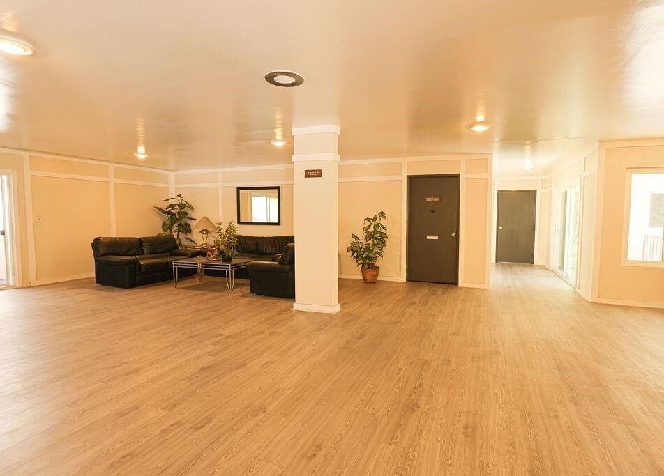 Primary Photo - 5412 Lindley Ave