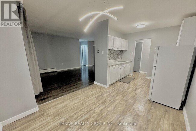 Photo du bâtiment - 635 Wonderland Rd S