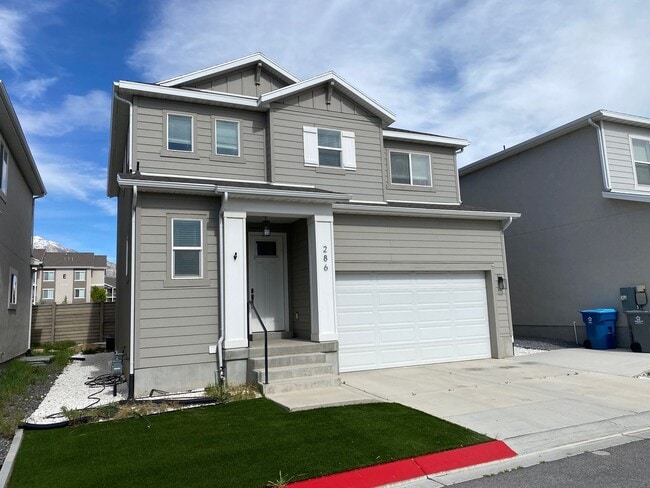 Building Photo - Beautiful House with basement apartment