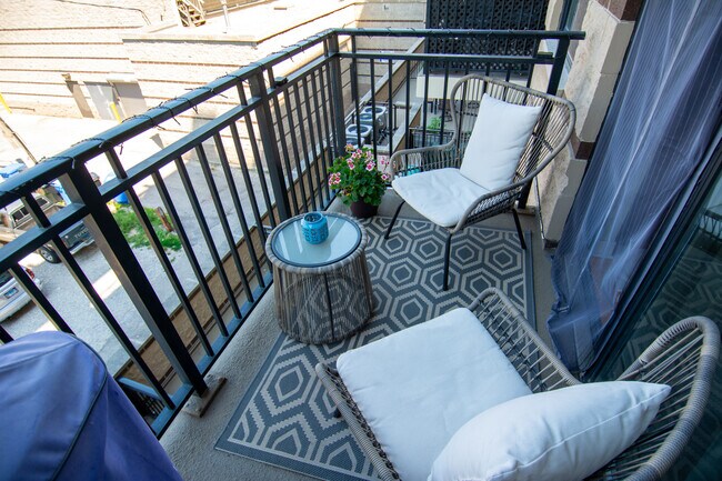 Foto del edificio - 1635 W Belmont Ave