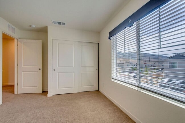 Building Photo - Terrific 4 bedroom available for rent - Al...
