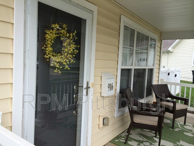 Building Photo - 916 Etna Cir