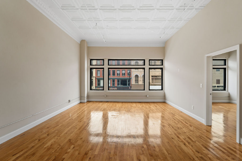 Primary Photo - 33 Court St