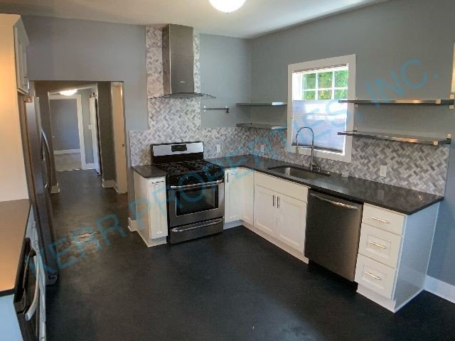 Building Photo - Charming 2-Bedroom Retreat in the Heart of...