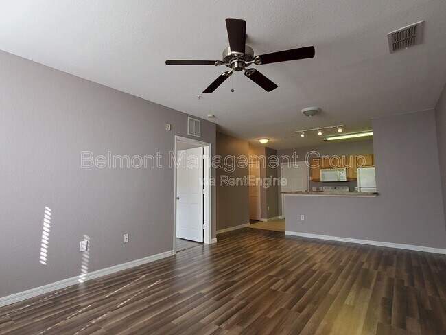 Foto del edificio - 5550 E Michigan St